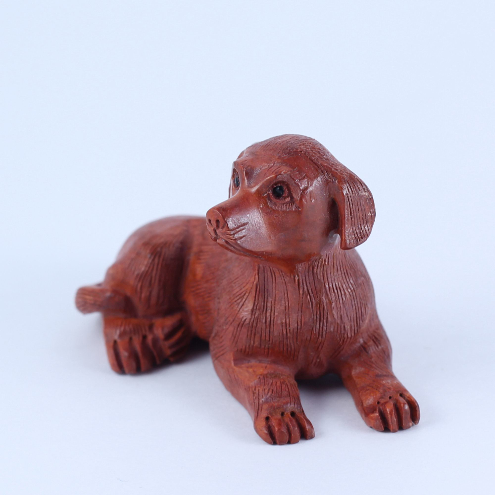 Нэцкэ Собака лежит