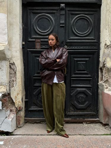 Зеленые спортивные брюки из велюра