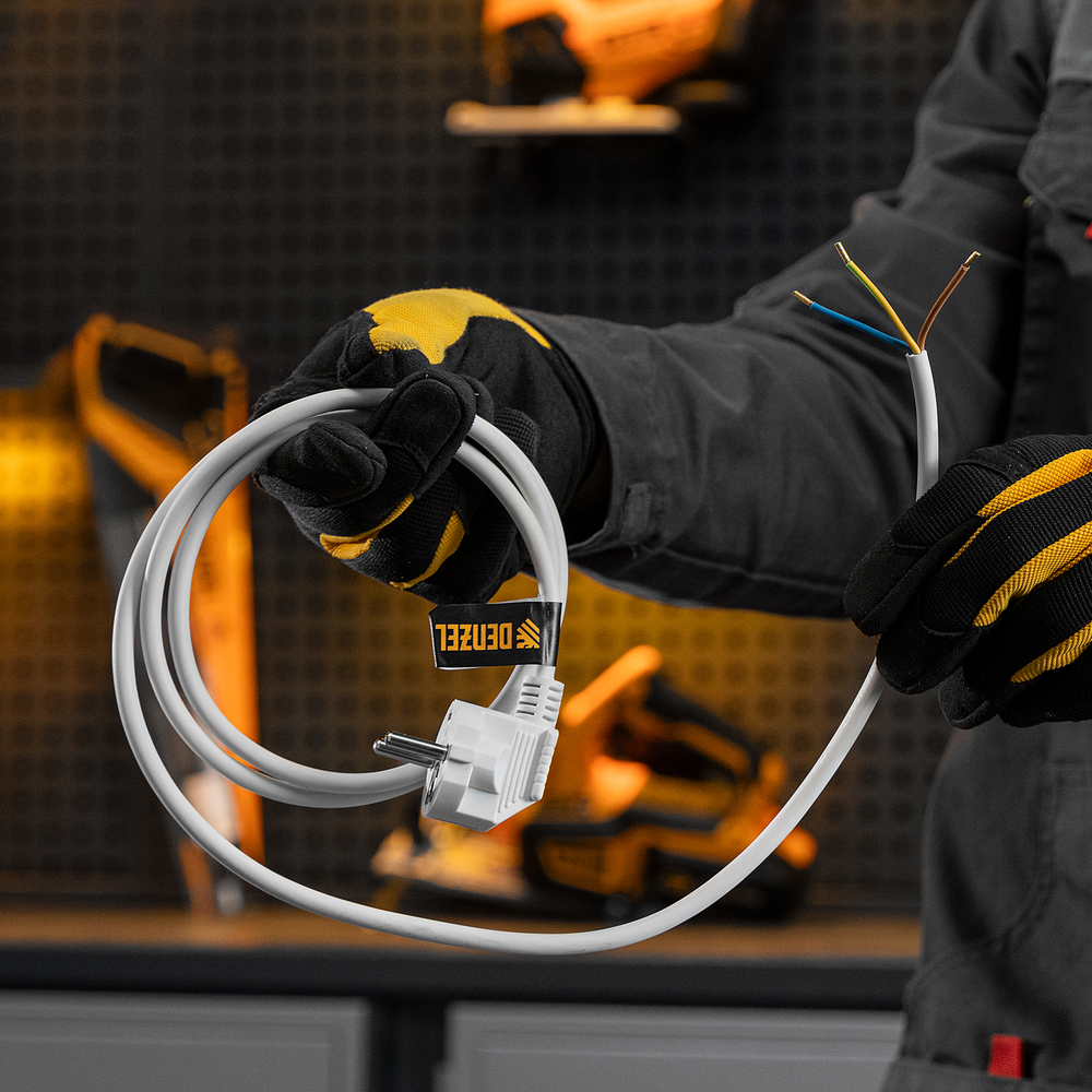 Шнур сетевой Energy Series, ПВС, 1,5 м, 3 x 1,5 мм, с неразборной вилкой, белый, Denzel