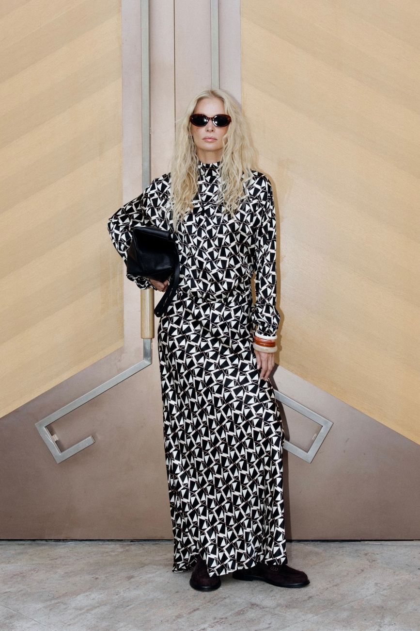 Блузка из вискозы, геометричный принт, коричневый