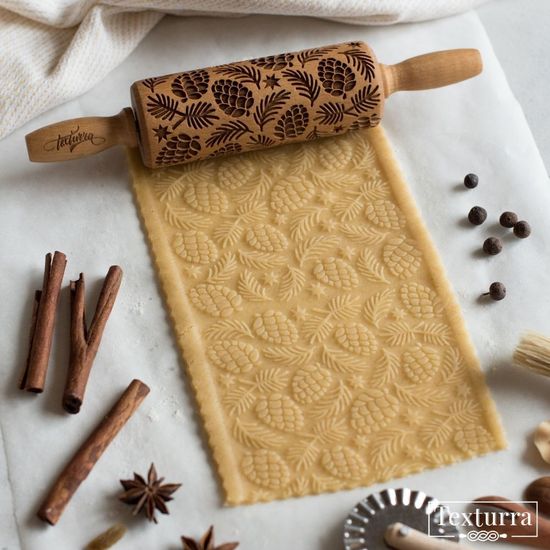 Малая скалка с узором Шишки