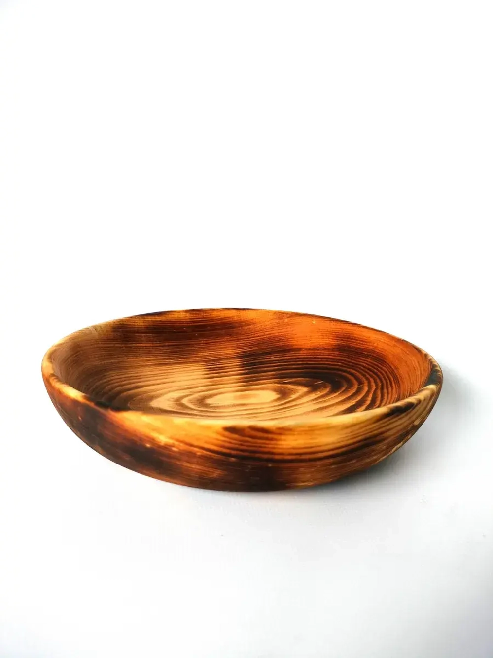 Деревянная сервировочная тарелка из кедра