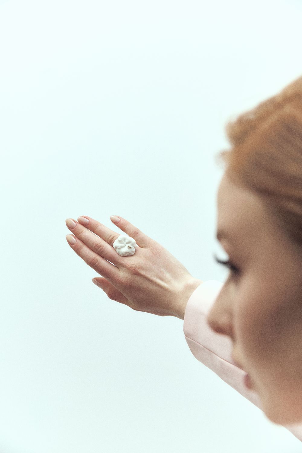 Кольцо Гибискус L, белый фарфор