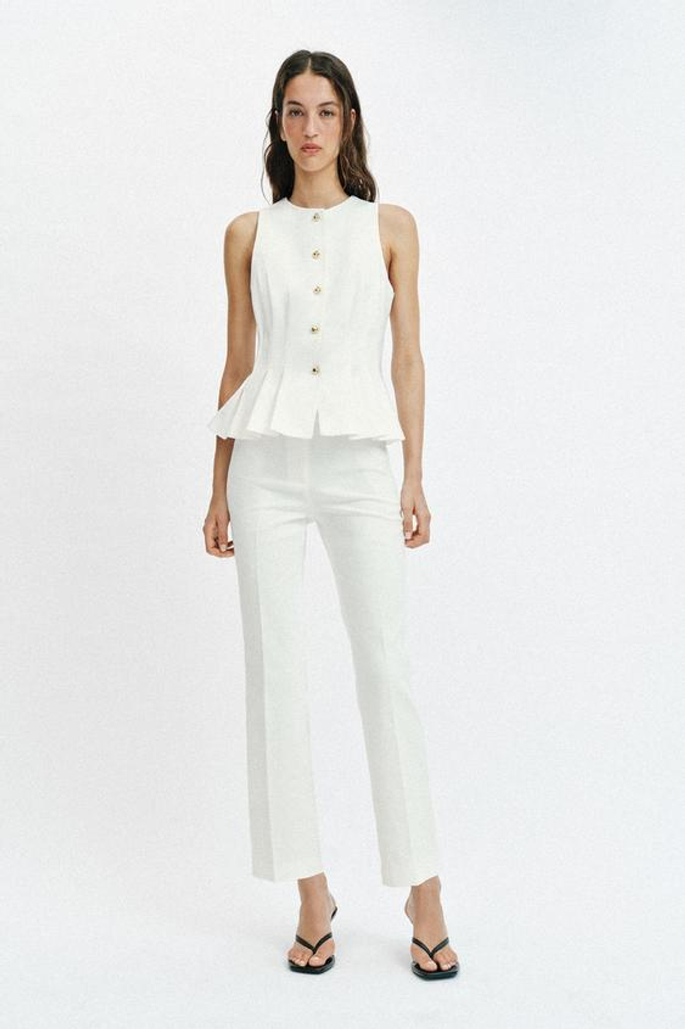 ZARA УКОРОЧЕННЫЕ БРЮКИ MINI FLARE, БЕЛЫЙ