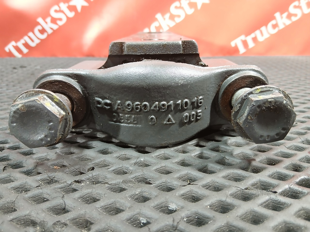 Кронштейн глушителя