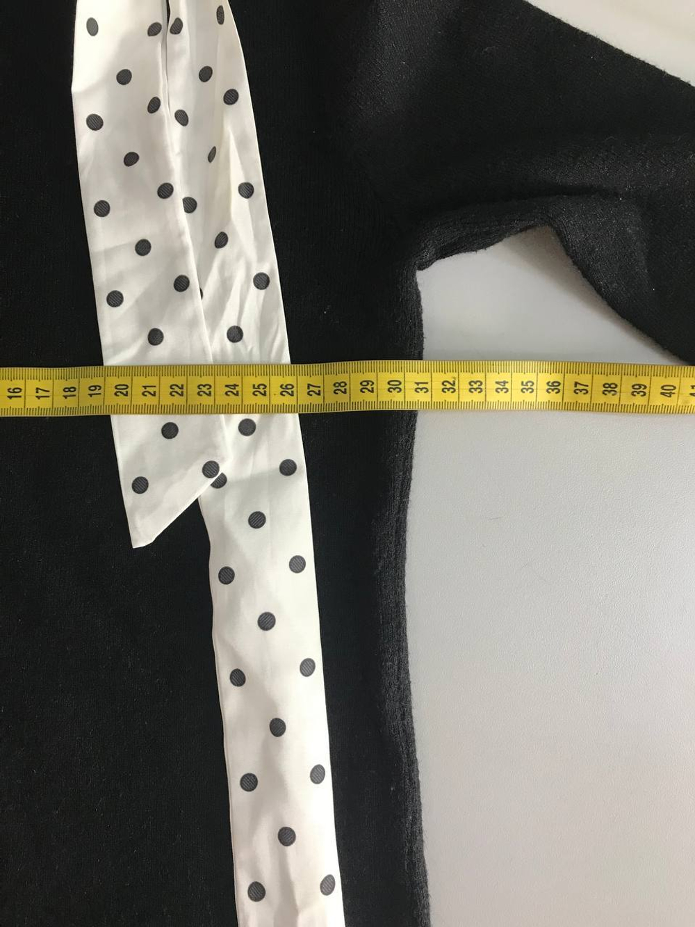 Джемпер Mohito с красивым акцентом, маркировка S, визуально на 44 размер