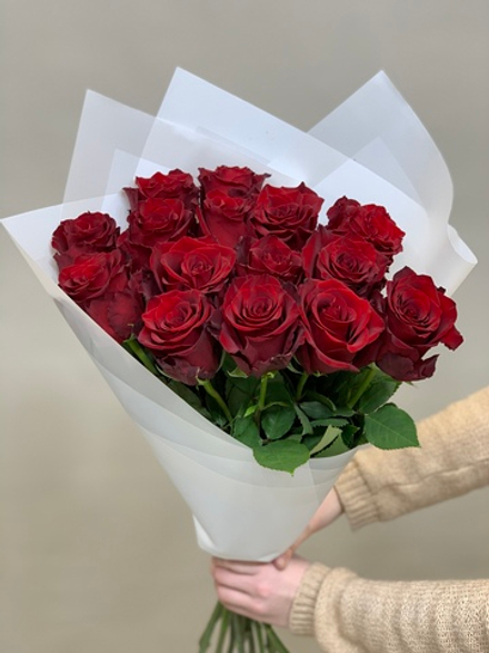 Букет 15 красных роз Эквадор 70 см в пленке
