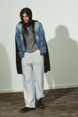 ZARA ТОП ИЗ ТКАНИ С ЭФФЕКТОМ ПОТЕРТОСТИ И ЗАКЛЕПКАМИ, СВЕТЛО-СЕРЫЙ