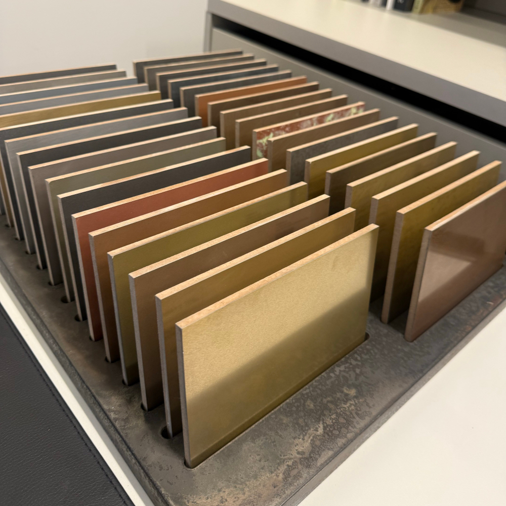 Выставочный Экспозитор AuraMetal 2k