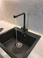 Современный кухонный гарнитур с фрезерованными фасадами и LED-подсветкой