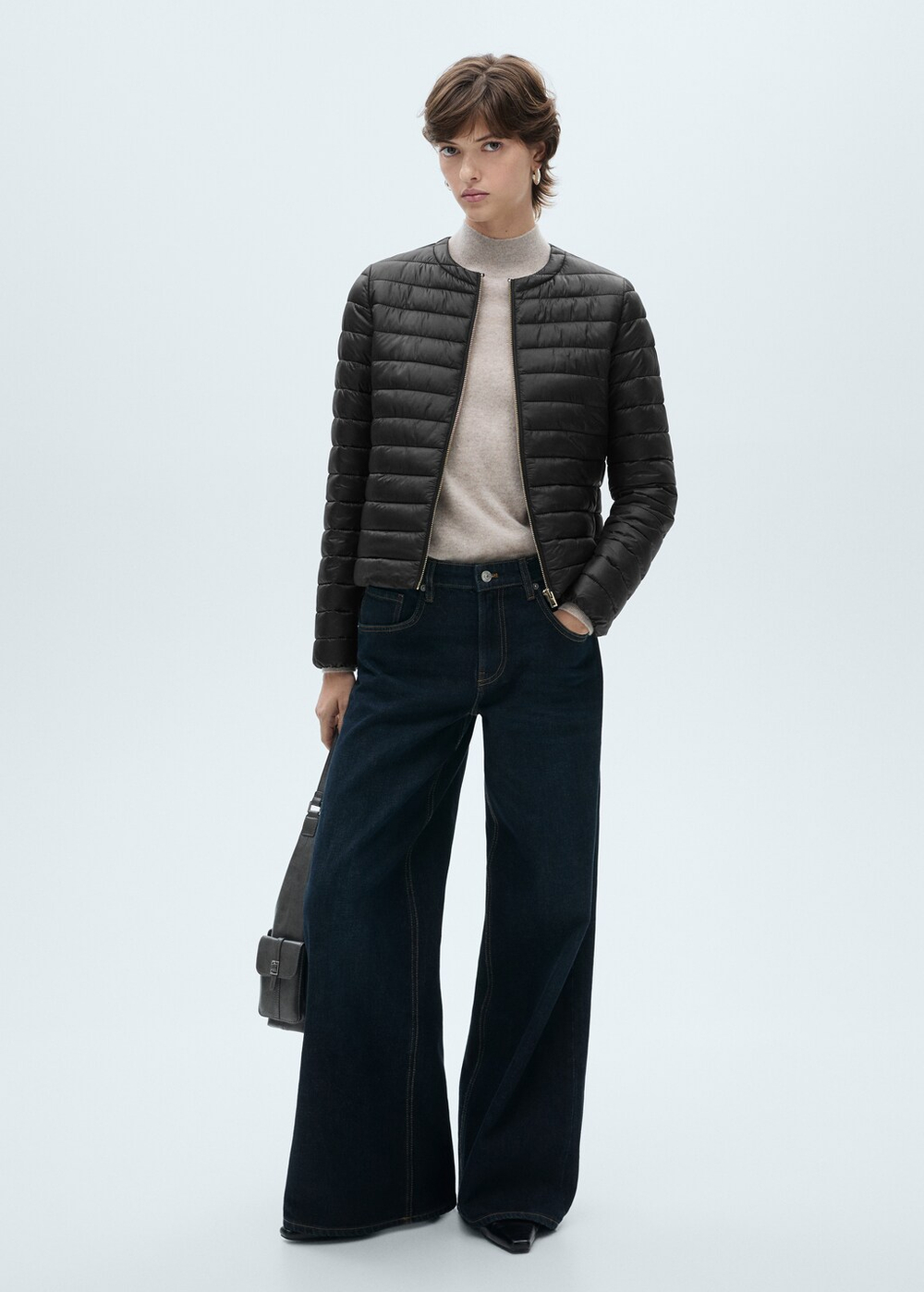 Короткий стеганый анорак с карманами