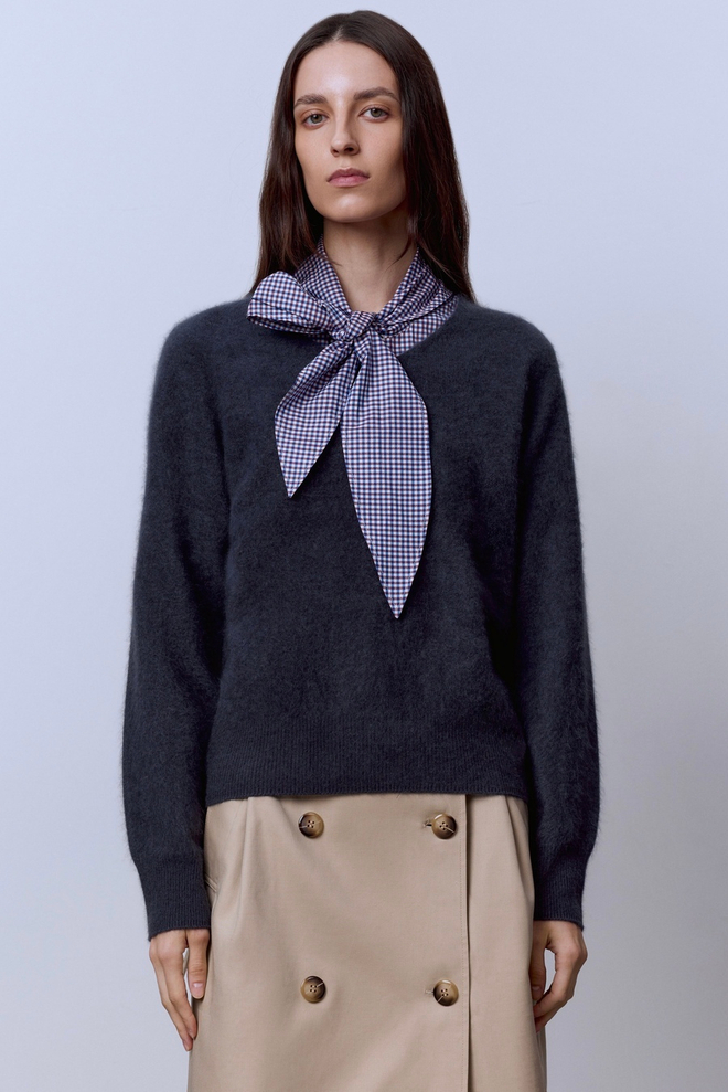 Свитер с V-вырезом из шерсти с кашемиром