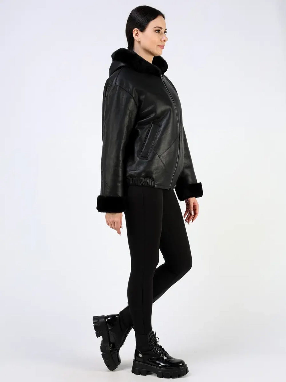 Дубленка зимняя натуральная куртка короткая с капюшоном