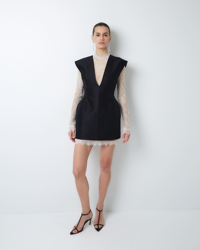 Топ из тонкого кружева молочный