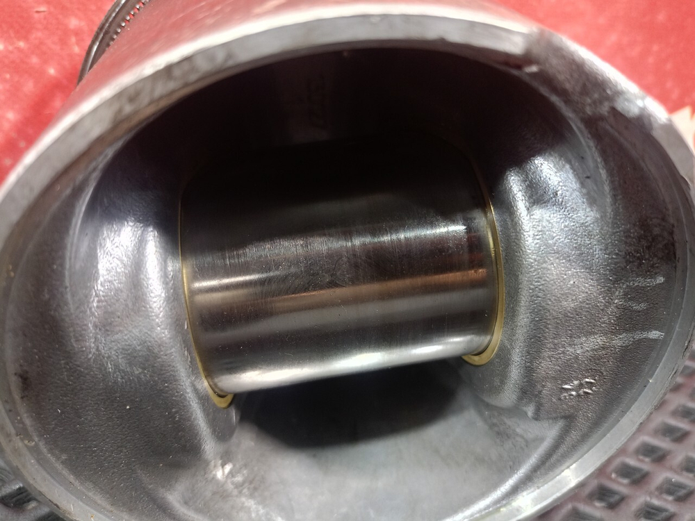 Поршень ДВС