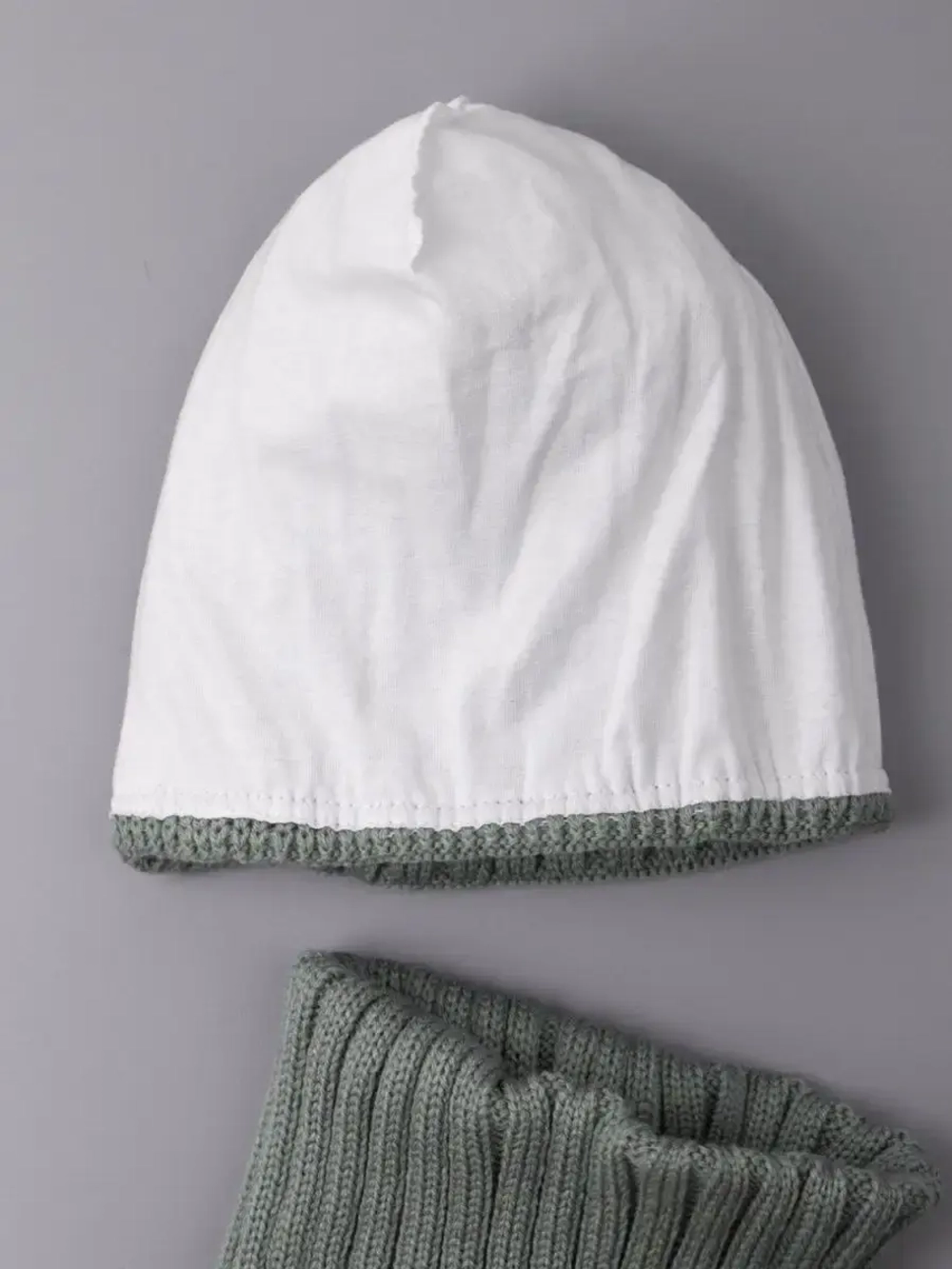 Шапка для девочки осенняя c ушками и снуд