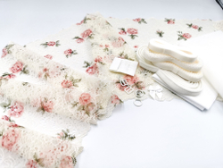 Кружевной набор для бюстгальтера с мягкой чашкой на каркасах и трусиков. Цветочный принт на молочном фоне(EK-2786)