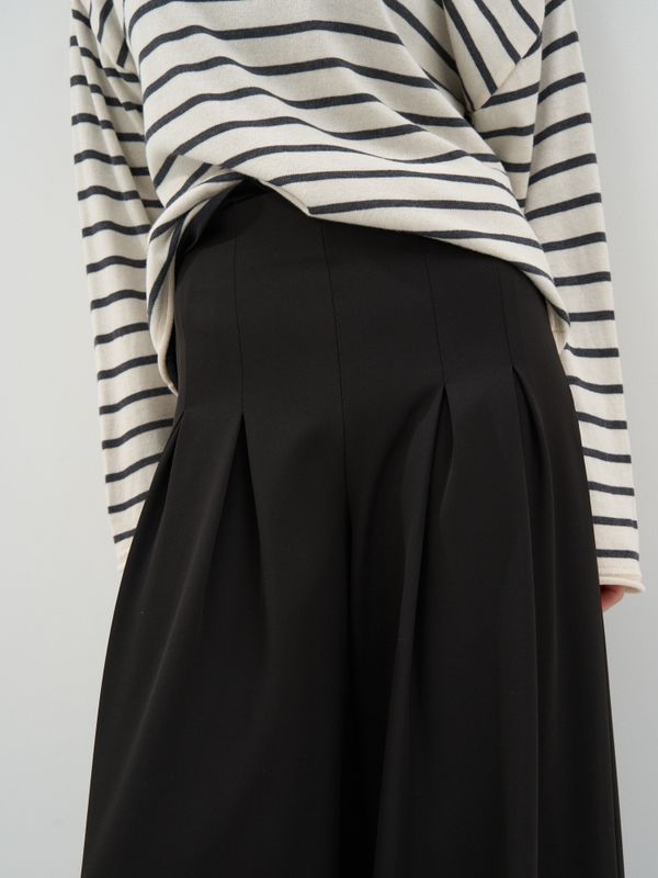 Брюки с защипами 