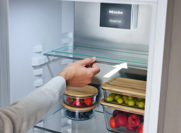 Встраиваемый холодильник Miele K 7747 C