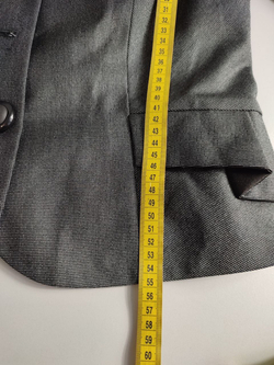 Жакет с акцентными пуговицами, визуально на 46 размер