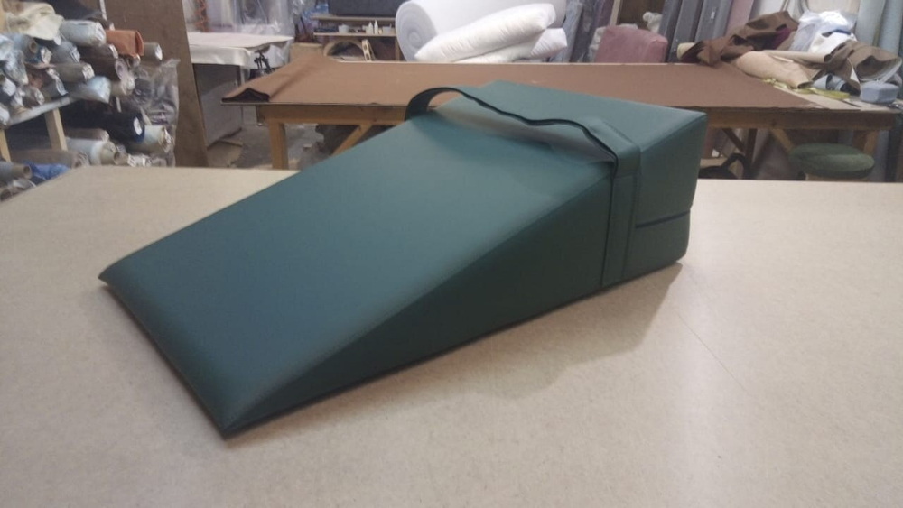 Подушка  клиновидная  100*60*30