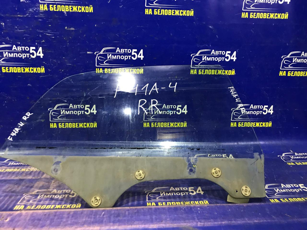 Стекло двери задней правой MITSUBISHI DIAMANTE 1997
