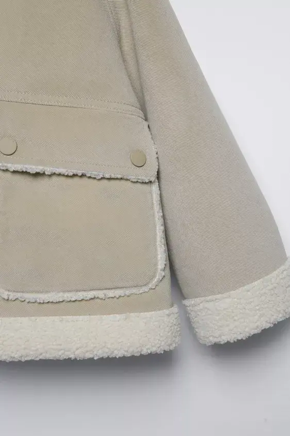 ZARA КУРТКА ИЗ ДВУСТОРОННЕЙ ТКАНИ С ИСКУССТВЕННОЙ ОВЧИНОЙ, БЕЖЕВЫЙ/ЗЕЛЕНЫЙ