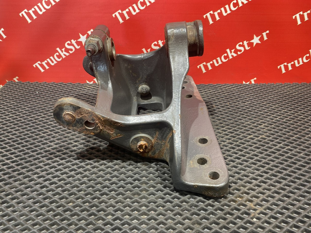 Кронштейн полурессоры передней