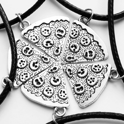 Кулоны (5шт.) для друзей "Кусочек пицы". Цена за набор!