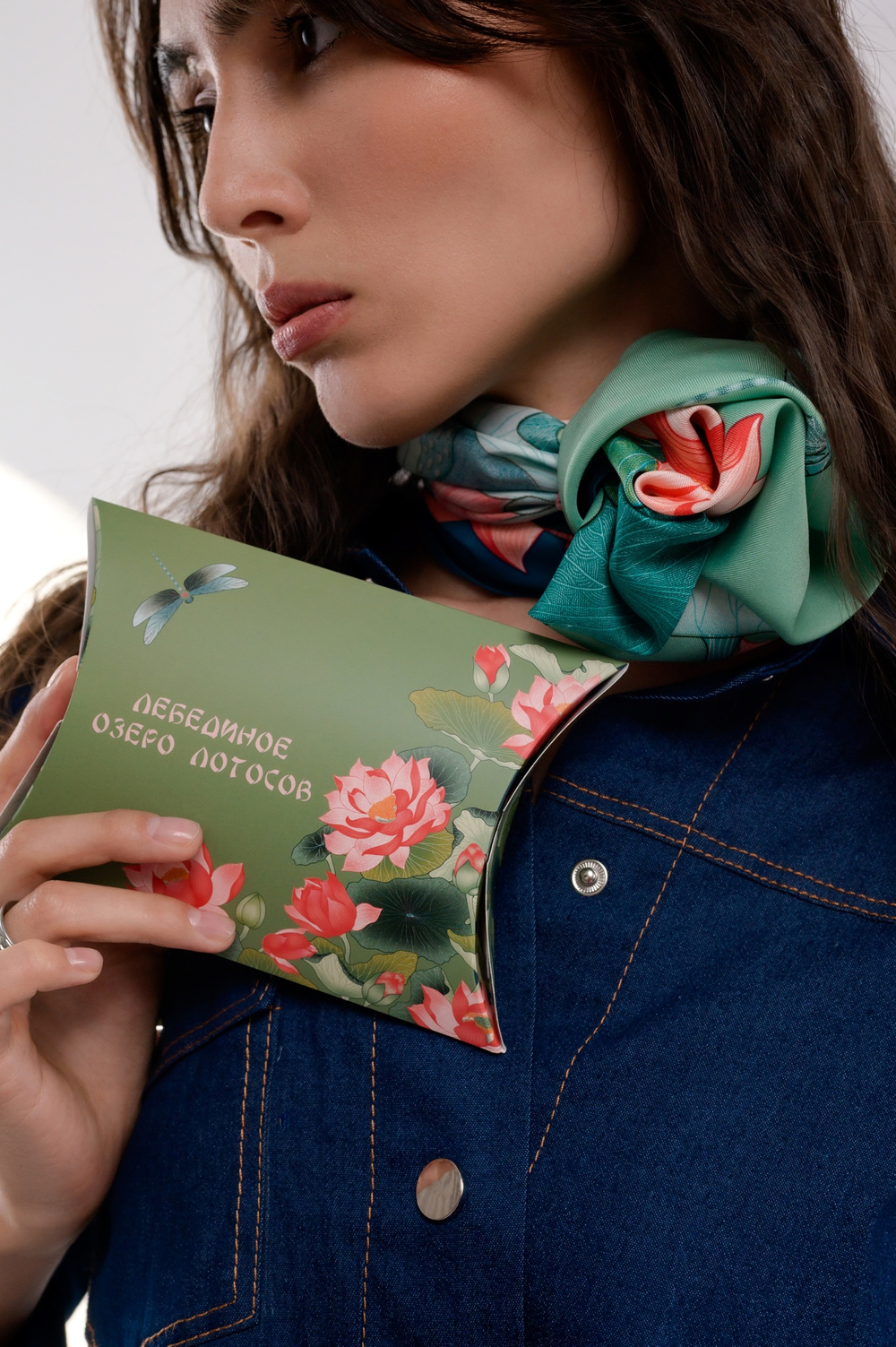 Платок «Лебединое озеро лотосов»