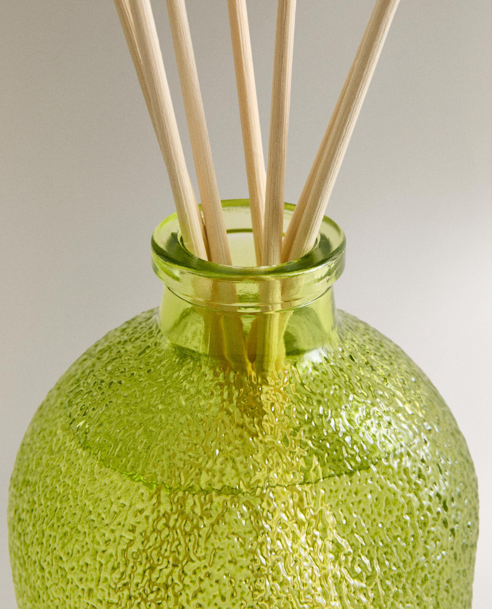 Zara Home Аромадиффузор Bergamot & Sandalwood 435 мл, тростниковые палочки микадо, аромат древесный, Коричневый