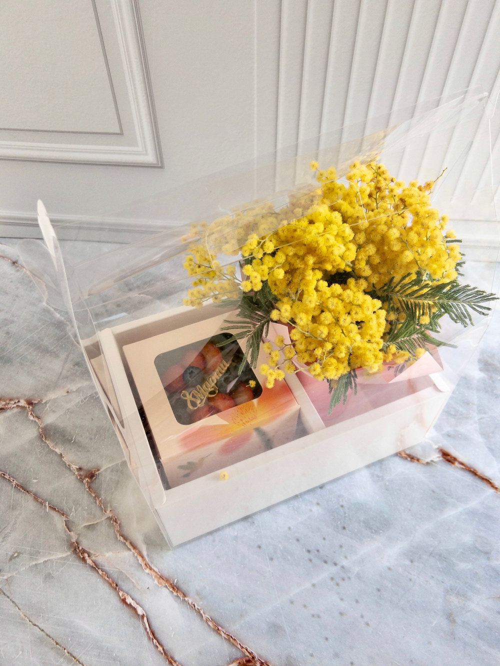 Бенто медовик + Букет Мимозы в стакане