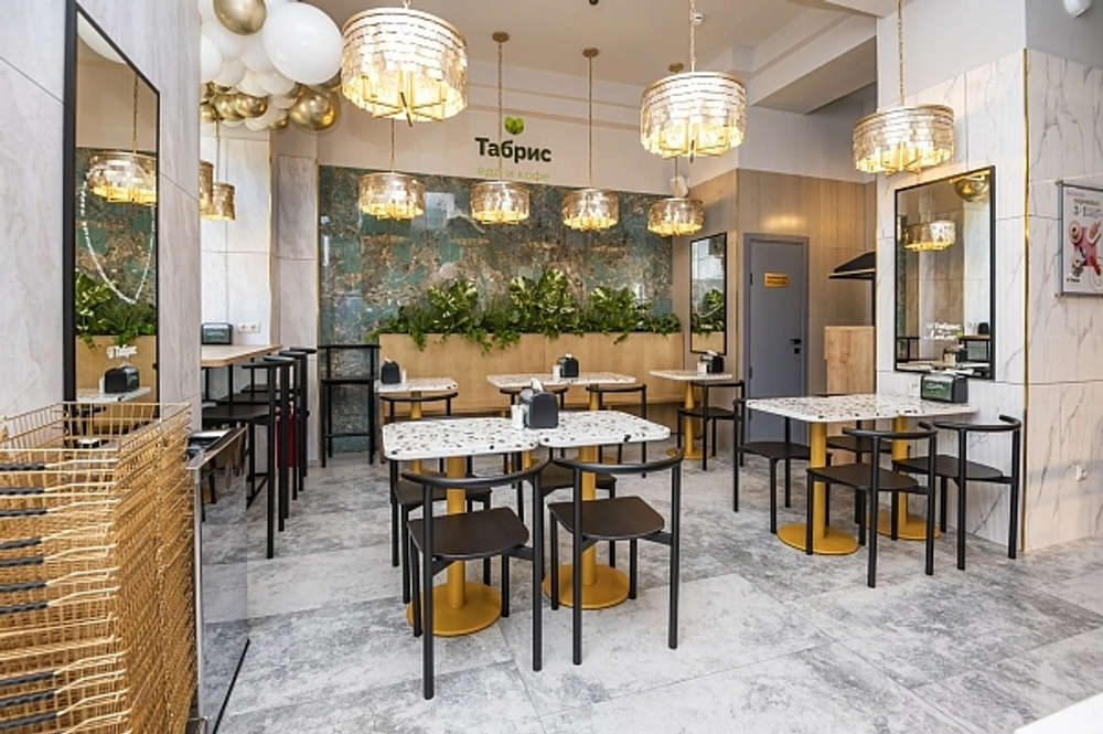 Озеленение искусственными растениями магазина "Табрис"  г.Краснодар