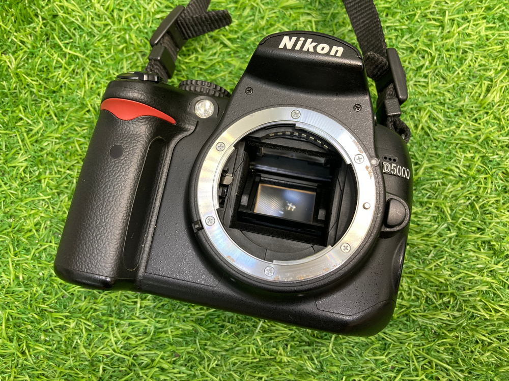 Nikon D5000 Kit 18-55mm 3.5-5.6G VR 11.000 кадров