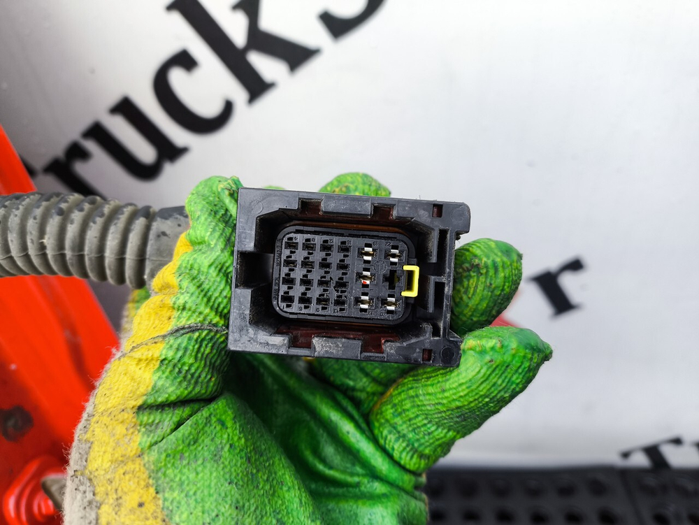 Дверь левая