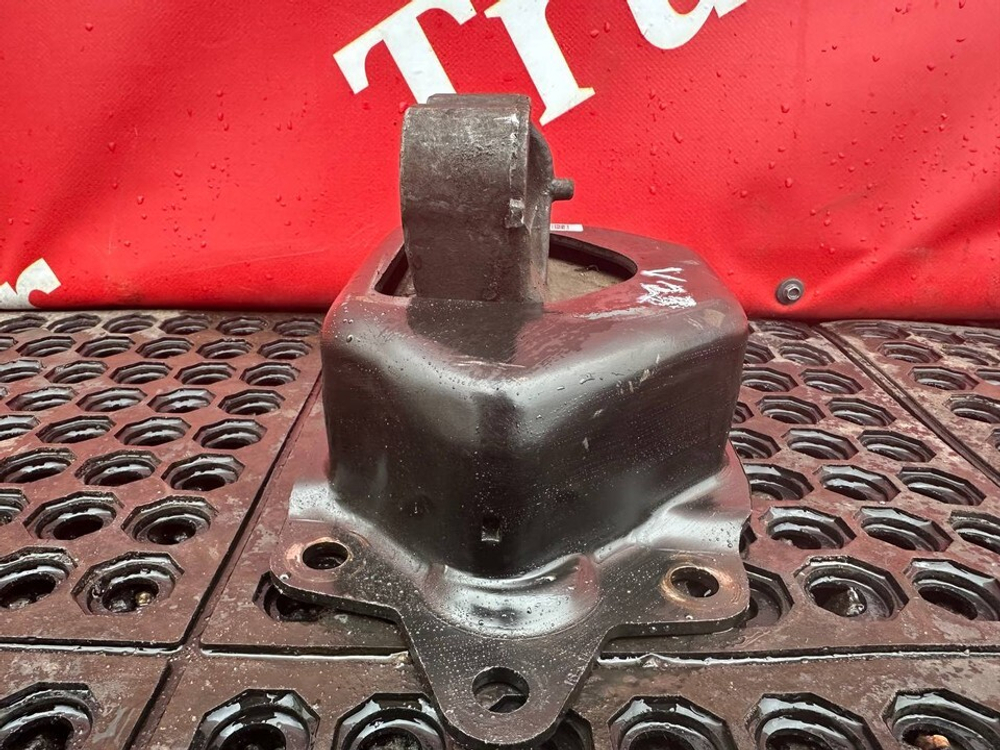 Подушка двигателя задняя 2017 г