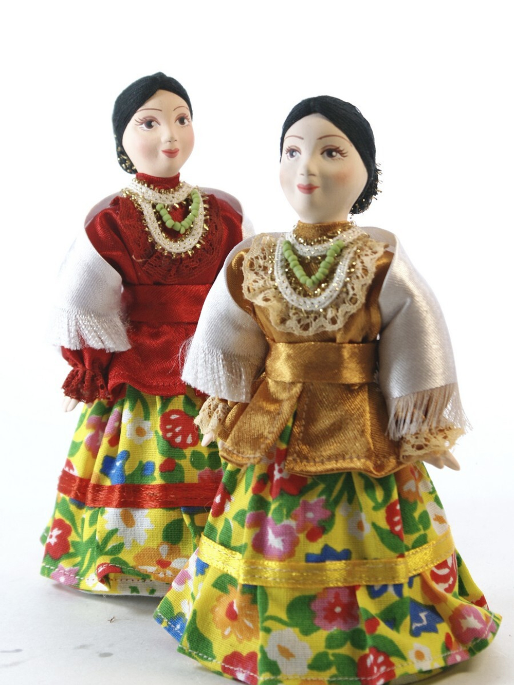 Кукла фарфоровая Донская казачка