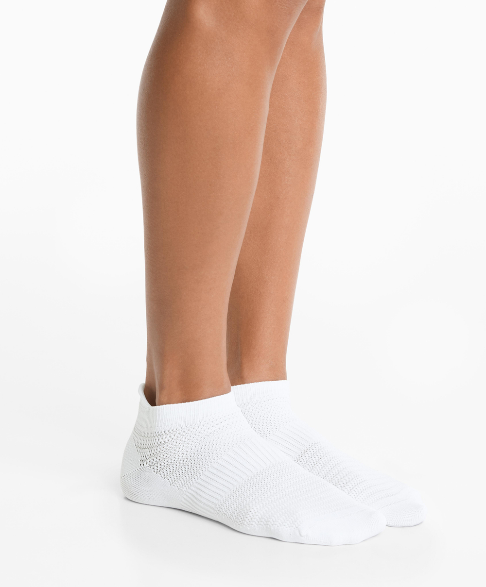 OYSHO Набор из трех пар носко вдля кроссовок с язычком из полиамидной смеси, бледно-розовый