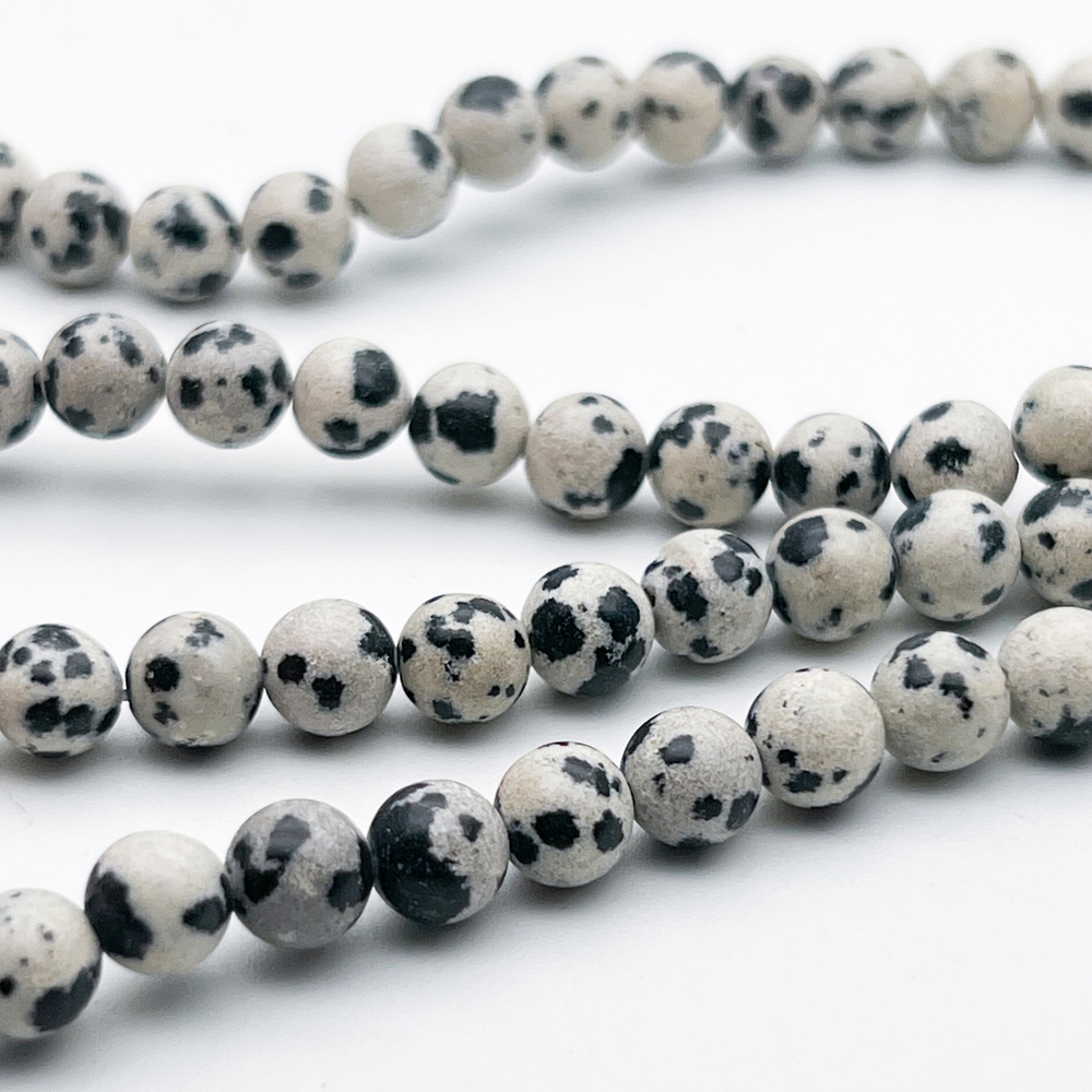 "Далматин" бусины, диаметр около 6,2-6,4 мм, цена за 28-29 шт (1/2 нити)