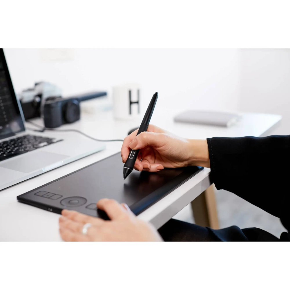 Графический планшет Wacom Intuos Pro Small