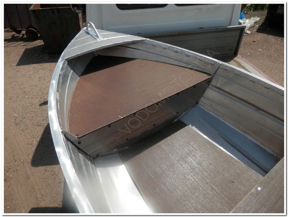 Алюминиевая лодка Вятка Профи 38