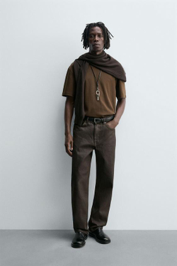 ZARA ДЖИНСЫ ПРЯМОГО КРОЯ С ВОЩЕНЫМ ПОКРЫТИЕМ, ШОКОЛАДНЫЙ