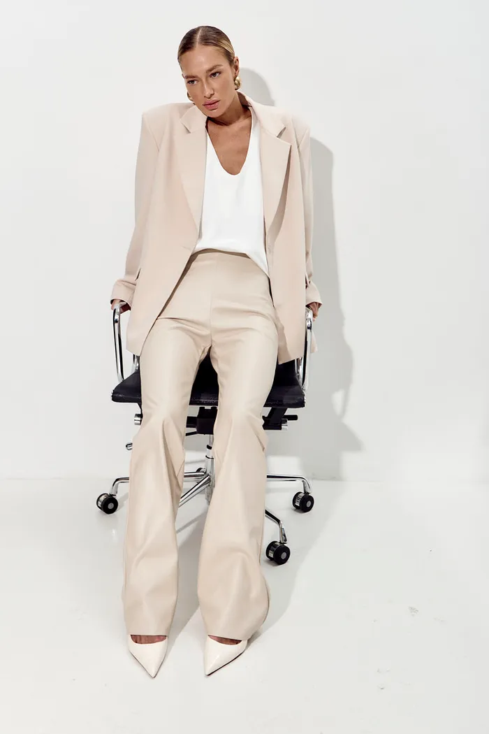 Брюки клеш из экокожи серо-бежевого цвета