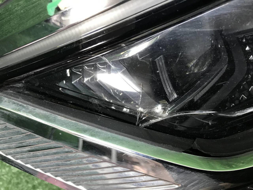 Битая Фара правая VW Touareg 3 (2018-2023) LED