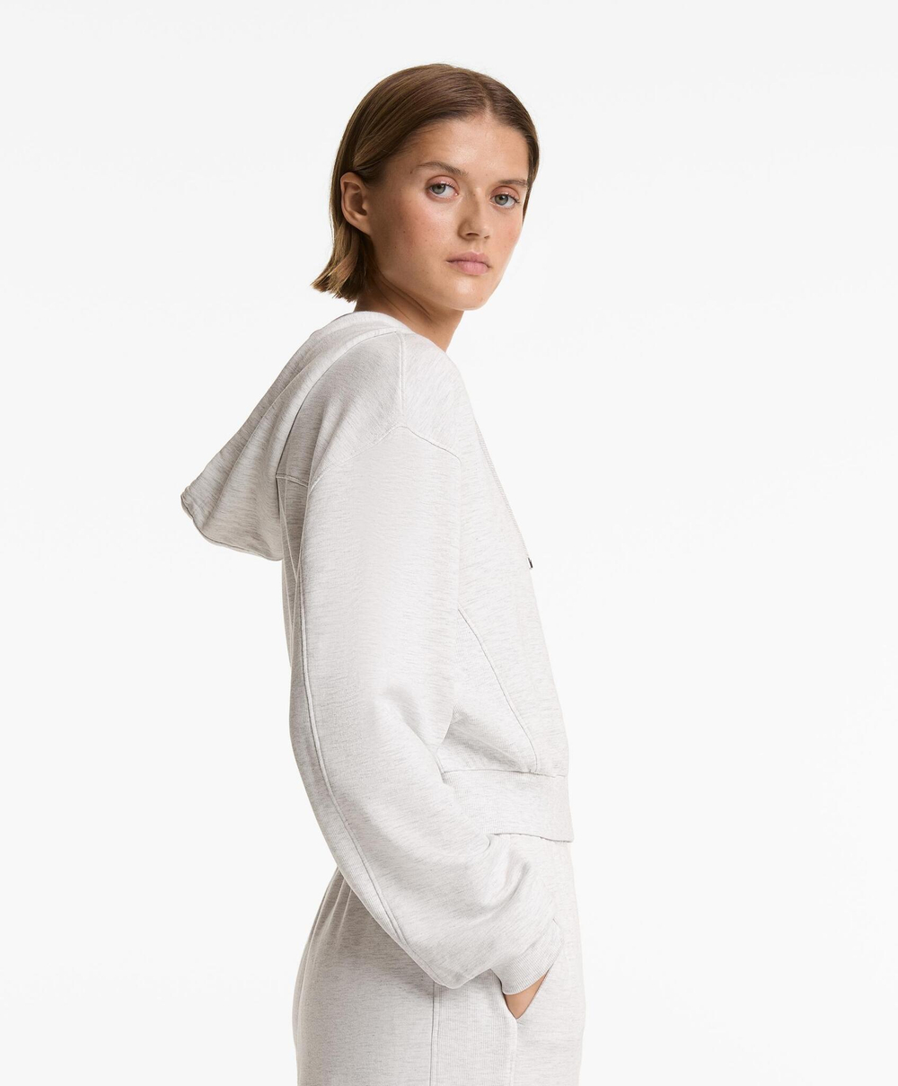 Oysho Толстовка укороченная с капюшоном и отделкой в ​​рубчик из хлопка и модала, бледно-серый меланж