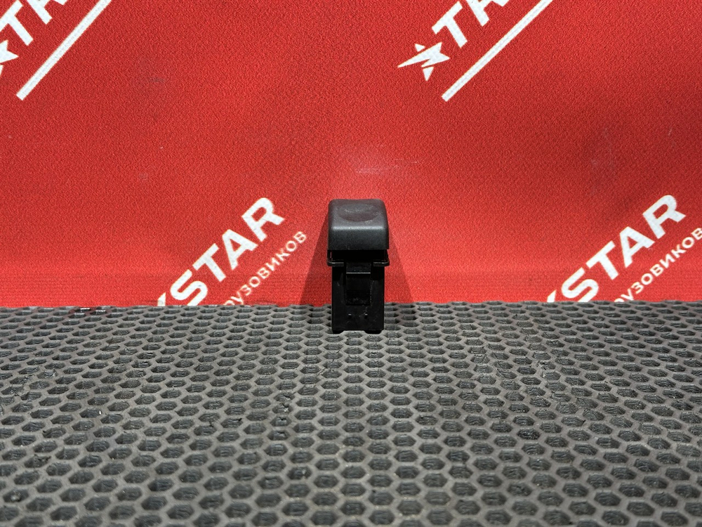 Кнопка люка