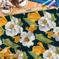 Ткань габардин крупные белые петуньи и жёлтые ирисы на чёрном фоне