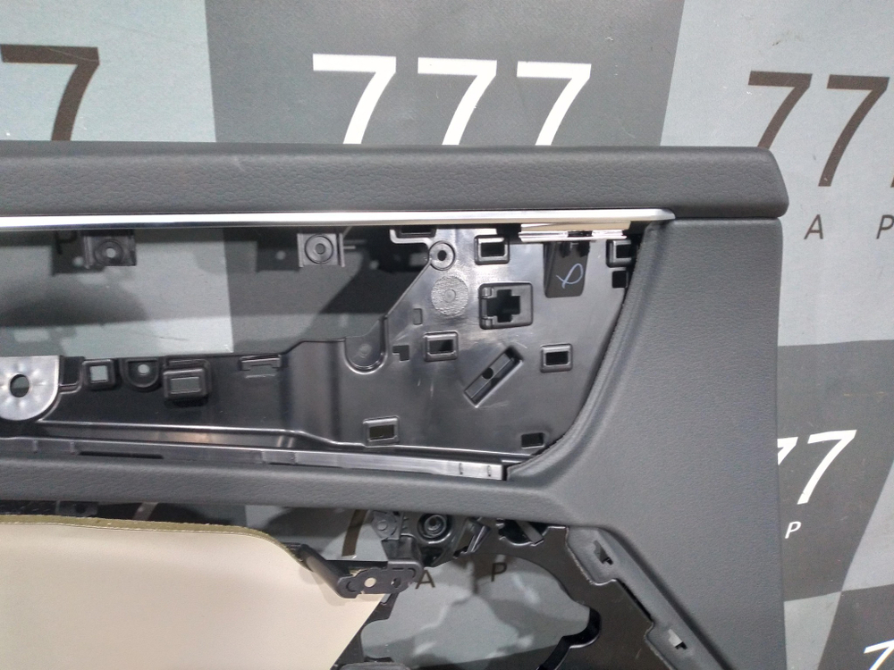 Обшивка двери передней левой Audi A6 (C8) Новая Оригинал