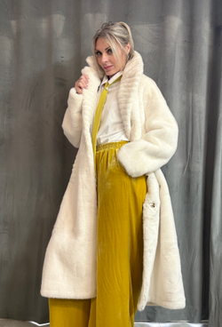 Шуба /белая /классика/ эко мех