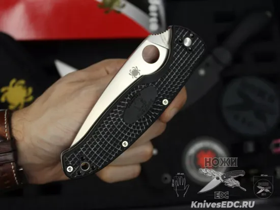 Нож складной Spyderco Resilience Lightweight 142PBK c клинком из стали 8Cr13MoV, рукоять FRN